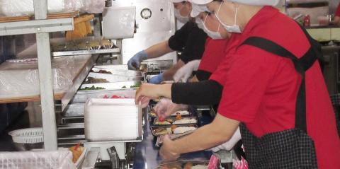 どん丼亭　浦添本店【お弁当の盛付け兼配達スタッフ】の求人募集画像