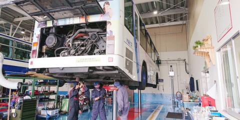 沖縄バス　株式会社【メカニック（名護整備工場）】の求人募集画像