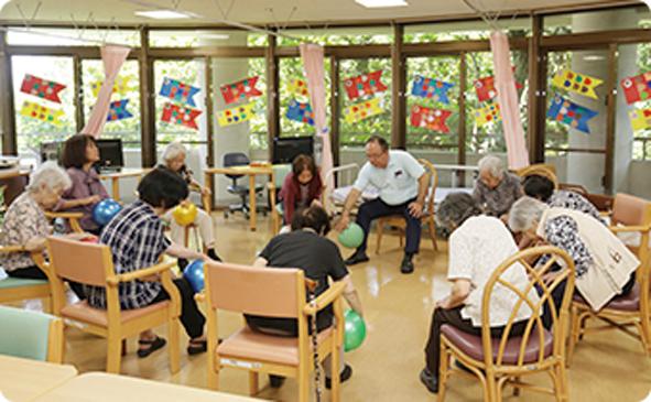 医療法人 天仁会 介護老人保健施設 パークヒル天久【介護福祉士（デイケア・デイサービス）（那覇市天久）【週休2日／賞与年2回】】の求人募集画像