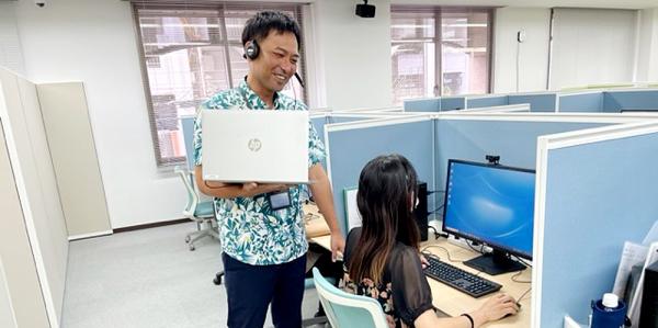 株式会社スカラサービス 那覇久茂地オフィス【事務サポートスタッフ(メール対応・音声文字起こしなど)(那覇市久茂地)【未経験者歓迎/週休2日制/交通費支給】】の求人募集画像