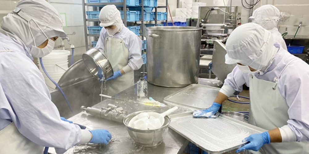 株式会社 あさひ【工場内での食材の計量やカット、他作業スタッフ(豊見城市・那覇市)【Wワーク可/土日休み/社保有】】の求人募集画像