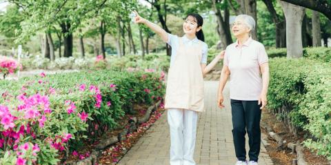 ジェイウォーム ジョブット【介護スタッフ［職業紹介］（那覇市辻）【交通費支給／残業無し／正社員登用有】】の求人募集画像
