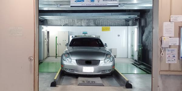 株式会社　沖縄日本管財【立体駐車場案内係(那覇市泊)【免許がなくてもOK／男女不問／交通費支給】】の求人募集画像