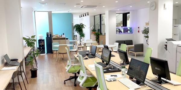 (株)ブレンズ(ほっともっと・やよい軒沖縄本部)【一般事務(労務人事)(那覇市首里石嶺町)【週休2日/賞与年2回/無料駐車場有】】の求人募集画像