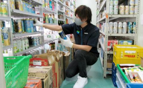 ファミリーマート 大里目取真店【コンビニスタッフ(南城市)【週2日勤務/高校生可/駐車場有】】の求人募集画像