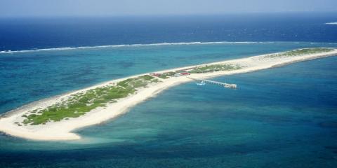 株式会社　とかしき【ナガンヌ島のレストラン&マリンカウンタースタッフ(ナガンヌ島)【未経験者歓迎／本島から船通勤／通勤手当あり】】の求人募集画像