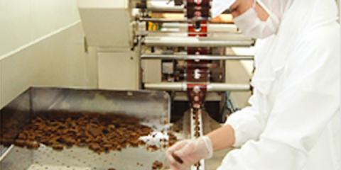 株式会社　黒糖本舗　垣乃花【黒糖の袋詰め・箱詰めスタッフ（浦添市）【短時間／未経験者可／賞与2回】】の求人募集画像