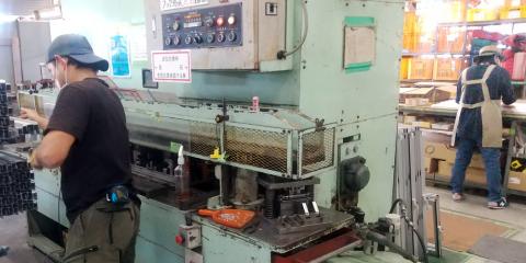 (有)大城アルミ工業【軽作業スタッフ(糸満市)【年齢不問/未経験者可/無料駐車場有】】の求人募集画像