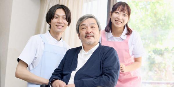 ジェイウォーム ジョブット【介護職員[職業紹介]（南風原町）【週休2日／正社員登用／無料駐車場有】】の求人募集画像