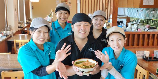 なかむらそば【沖縄そば屋のホールスタッフ兼洗い場(恩納村)【土日祝のみOK/時給1,100円~】】の求人募集画像