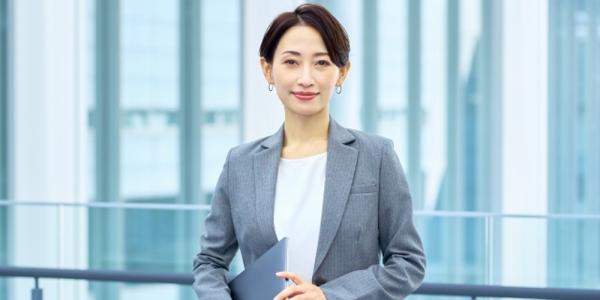 株式会社 エフ・ビー・エル【資産運用商品の接客案内スタッフ（那覇市久茂地）【週休3日制／ノルマ・飛び込みなし／未経験歓迎】】の求人募集画像