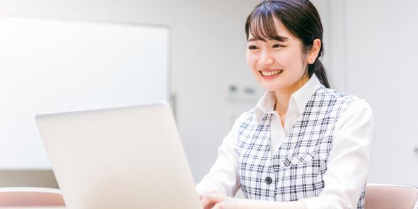 ジェイウォーム ジョブット【総務事務職［職業紹介］（那覇市天久）【無料駐車場有／交通費支給／土日祝休み】】の求人募集画像