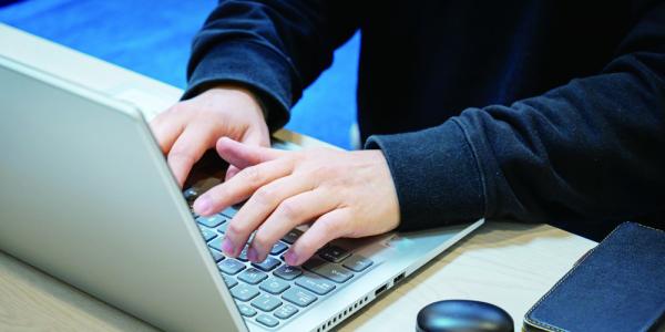 ジェイウォームジョブット【プログラマー・システムエンジニア[職業紹介]（浦添市）【資格取得補助制度／賞与年2回】】の求人募集画像