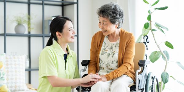 ジェイウォーム ジョブット【老人ホームの介護職員の補助スタッフ[職業紹介]（浦添市）【4h勤務／無料駐車場有／残業ほぼなし】】の求人募集画像