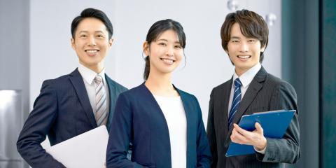 中央産業 株式会社【接客販売スタッフ(那覇市壺川)【土日祝休み/入社支度金10万円/沖縄海邦銀行 保険共同募集代理店】】の求人募集画像