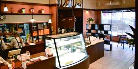 Friandise(フリアンディーズ)【短時間のケーキ販売スタッフ/遅番(那覇市前島)【夕方2.5h~3.5h/週休3~4日/駐車場無料】】の求人募集画像