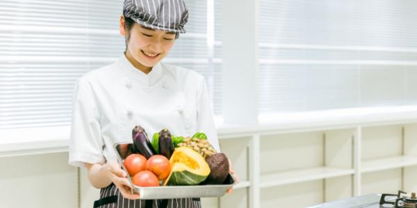 ジェイウォーム ジョブット【仕込みメインのキッチンスタッフ［職業紹介］（宜野湾市大山）【未経験者歓迎／主婦（夫）歓迎／ワークライフバランス重視】】の求人募集画像