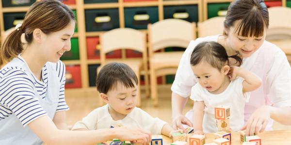 ジェイウォーム ジョブット【保育士／固定勤務［職業紹介］（沖縄市）【残業なし／賞与年2回／正社員登用あり】】の求人募集画像